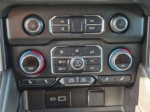 Used 2024 Chevrolet Tahoe LT RWD image 11