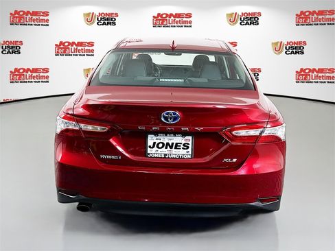 Certified 2020 Toyota Camry XLE w/ Sunroof Package image 17