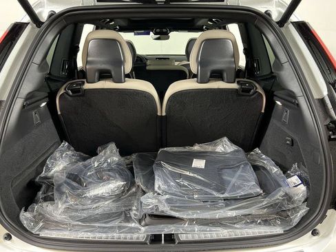 Used 2026 Volvo XC90 T8 Plus w/ Protection Package Premier AWD/4WD image 18