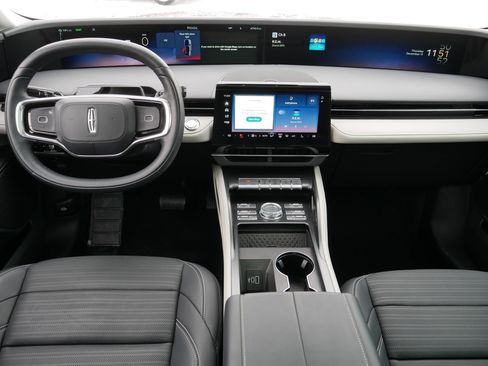 Used 2025 Lincoln Nautilus Reserve image 10