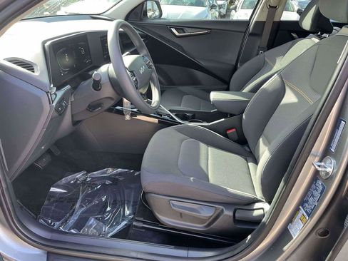 Certified 2025 Kia Niro LX image 15