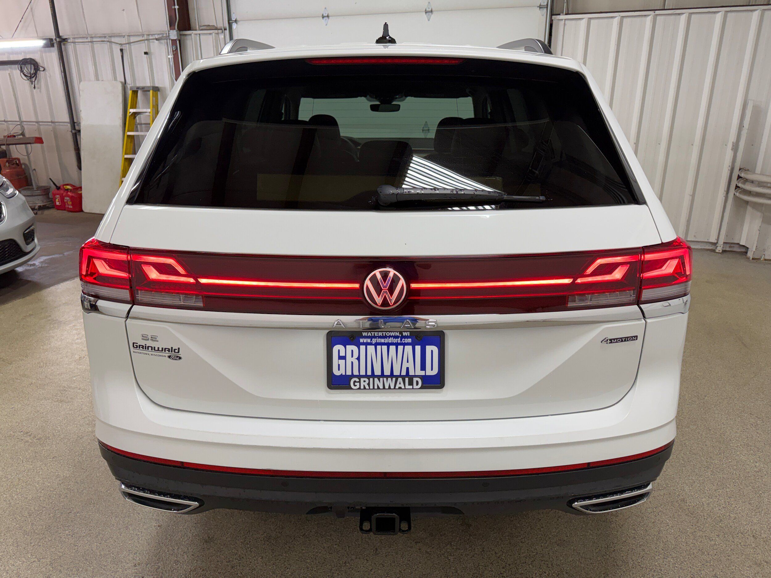 Used 2025 Volkswagen Atlas SE AWD/4WD image 29
