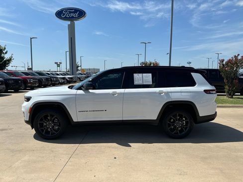 Used 2025 Jeep Grand Cherokee L Limited AWD/4WD image 2