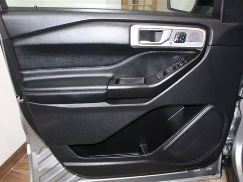 Used 2020 Ford Explorer Limited RWD image 36