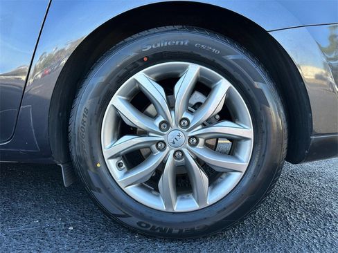 Used 2019 Kia Sedona EX image 45