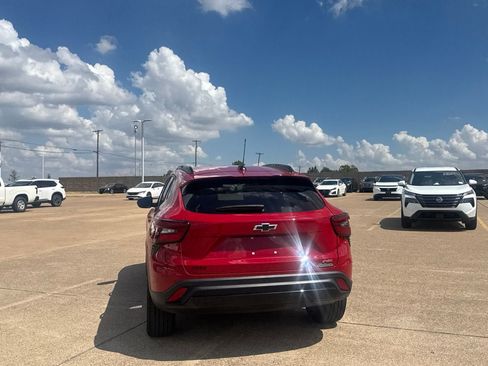 Used 2026 Chevrolet Trax RS w/ Sunroof Package FWD image 21