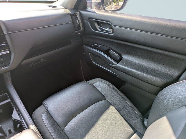 Used 2023 Nissan Pathfinder SL FWD image 19
