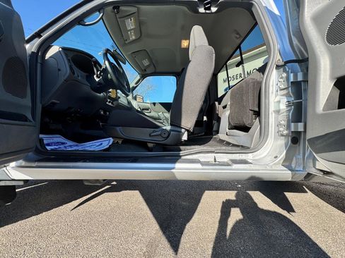 Used 2011 Ford Ranger XLT image 10