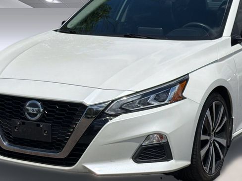 Used 2020 Nissan Altima 2.5 SR w/ Premium Package FWD image 12