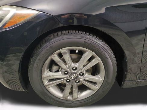 Used 2017 Hyundai Elantra SE image 11