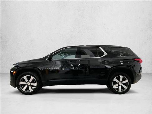Used 2022 Chevrolet Traverse LT w/ LT Premium Package FWD image 5