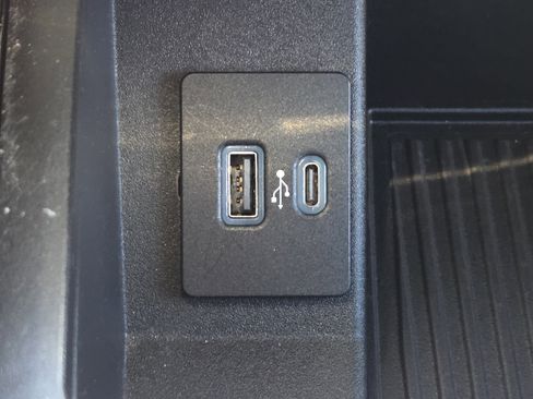 Used 2020 Ford F350 Lariat w/ Chrome Package image 24