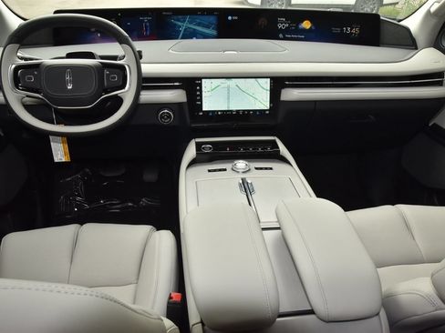 New 2026 Lincoln Navigator Reserve w/ Jet Appearance Package AWD/4WD image 17