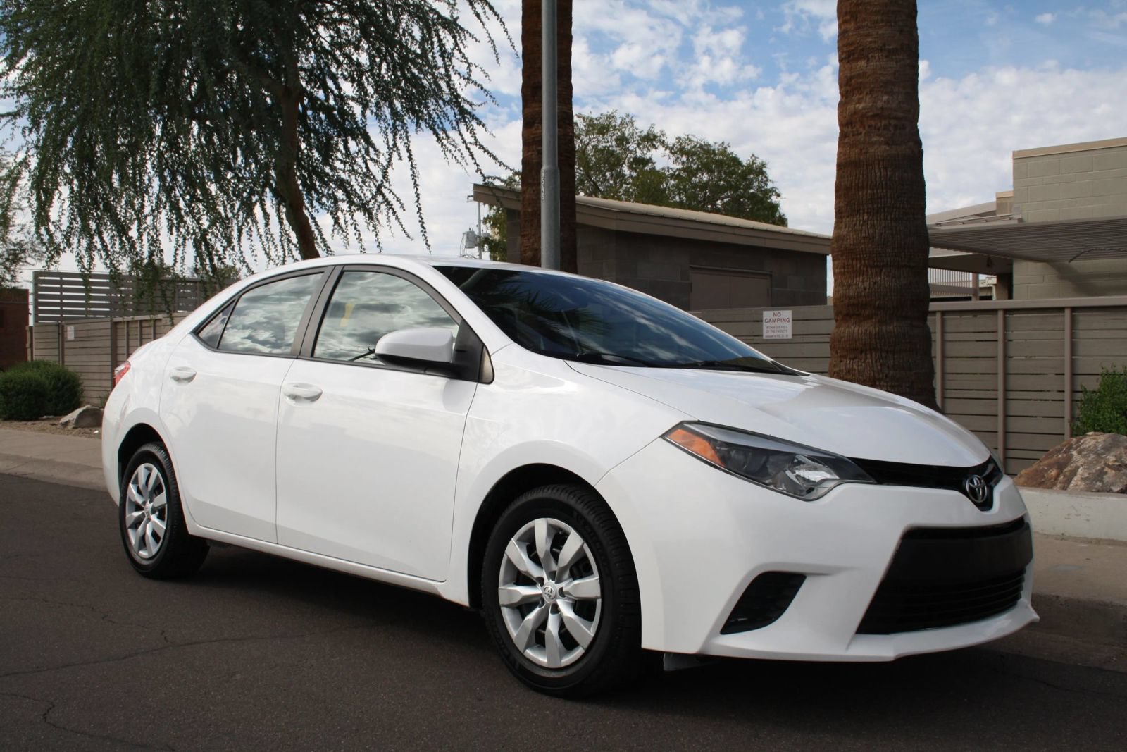 Used 2014 Toyota Corolla LE FWD image 2