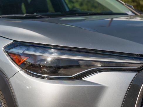 Certified 2025 Toyota Corolla Cross XLE FWD image 16