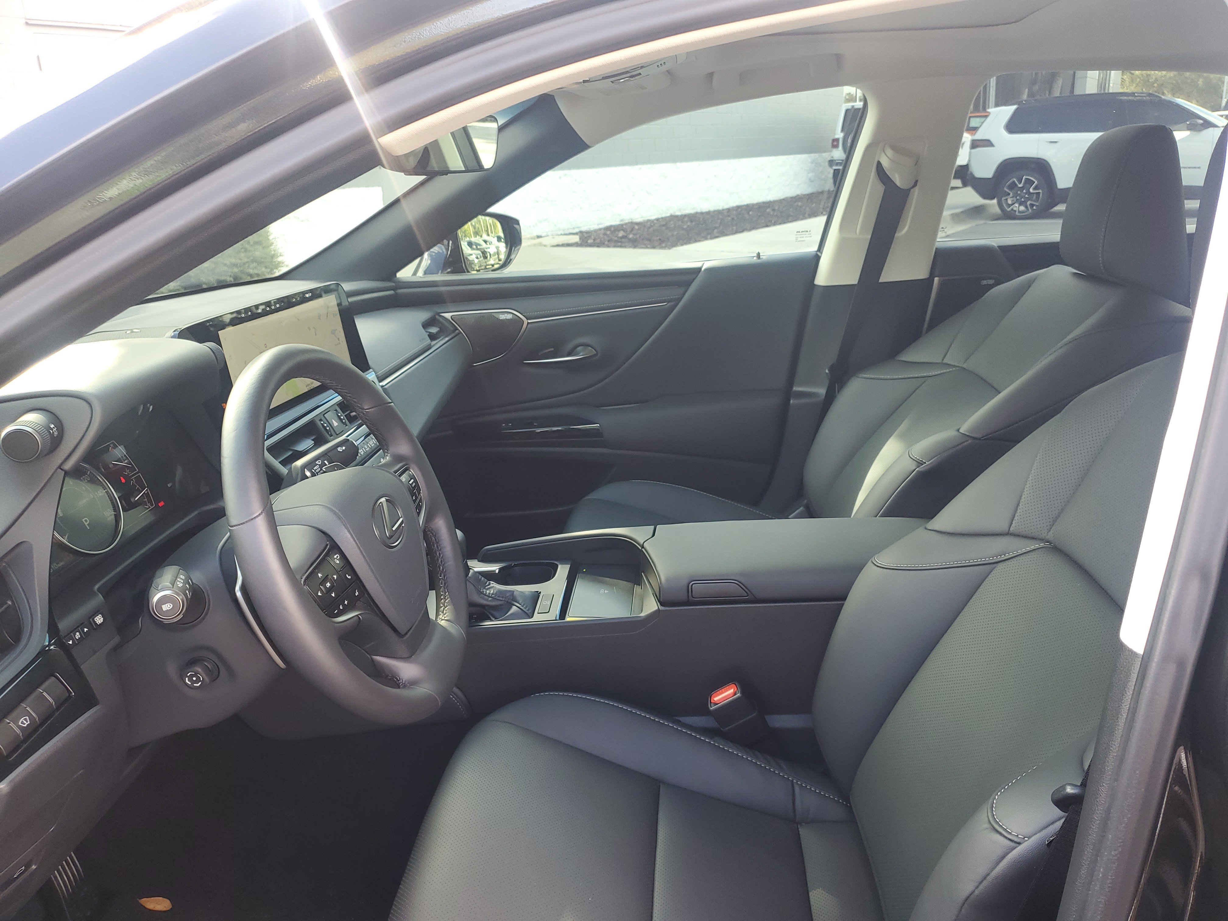 Used 2025 Lexus ES 350 w/ Accessory Package (Z2) FWD image 14