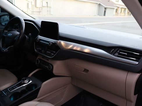 Used 2021 Ford Escape Titanium image 17