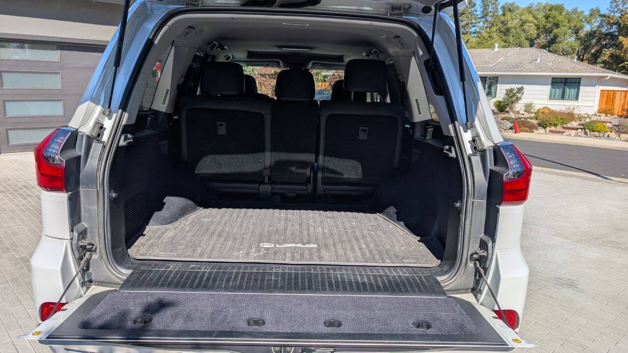 Used 2018 Lexus LX 570 4WD image 28