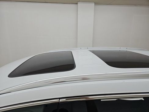 Used 2020 Buick Enclave Essence w/ Sound and Sites Package image 2