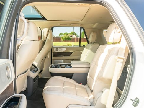 Used 2018 Lincoln Navigator Reserve AWD/4WD image 14