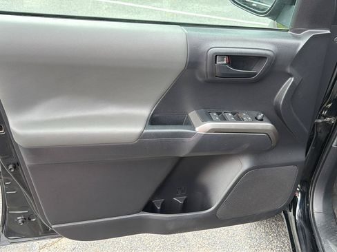 Used 2022 Toyota Tacoma SR5 RWD image 16