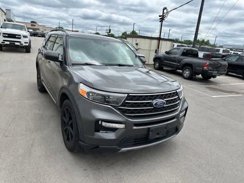 Used 2020 Ford Explorer XLT w/ Equipment Group 202A AWD/4WD image 23