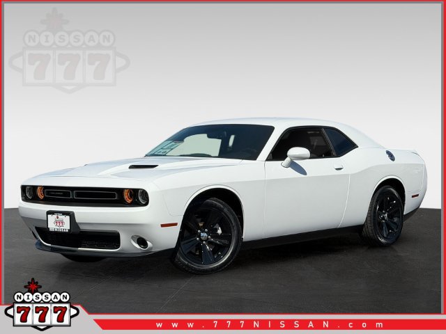 Used 2022 Dodge Challenger SXT RWD image 1