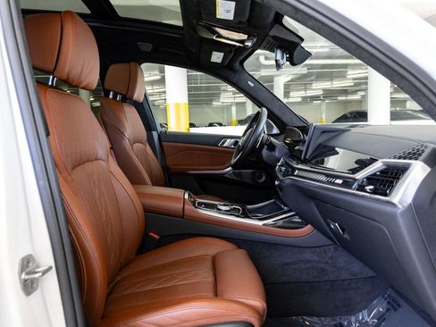 Used 2025 BMW X7 M60i image 33