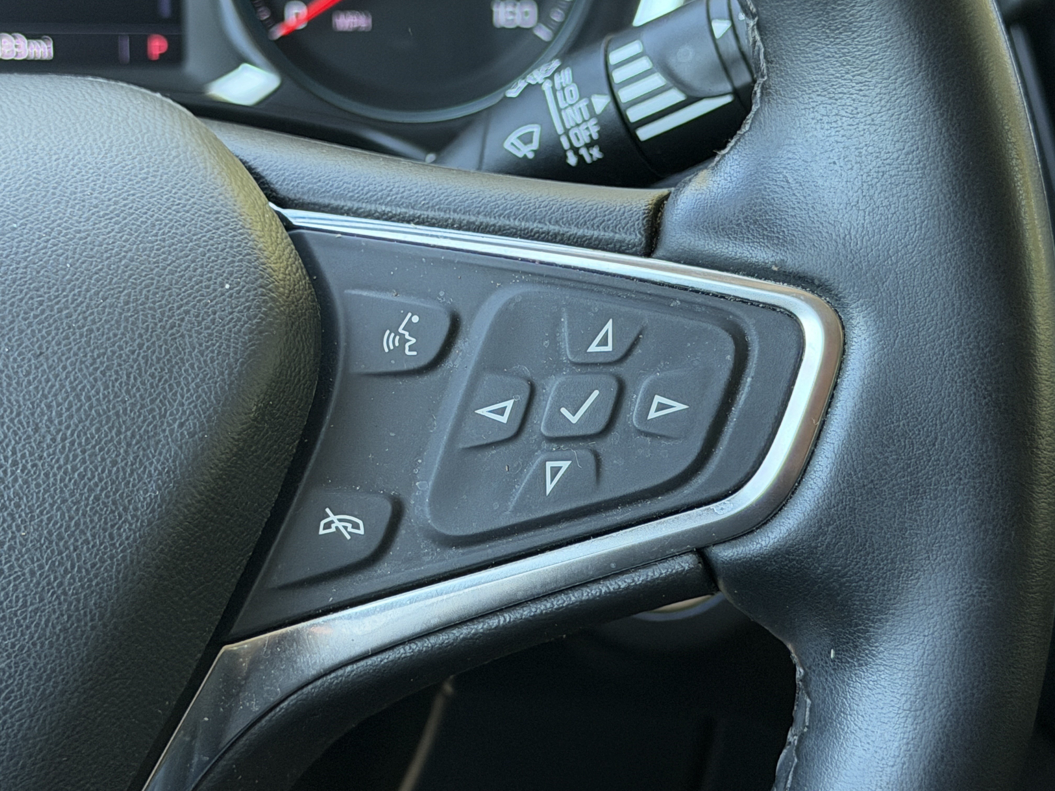 Used 2024 Chevrolet Equinox LT FWD image 35