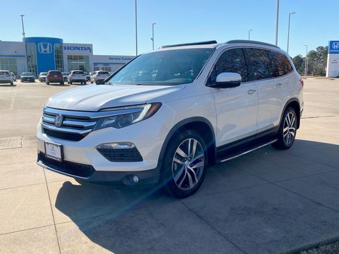Used 2017 Honda Pilot Touring image 3