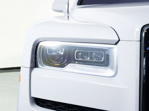 Used 2024 Rolls-Royce Cullinan Black Badge image 24