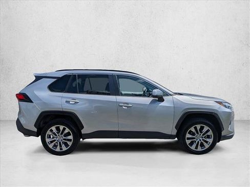 Used 2022 Toyota RAV4 XLE Premium FWD image 4
