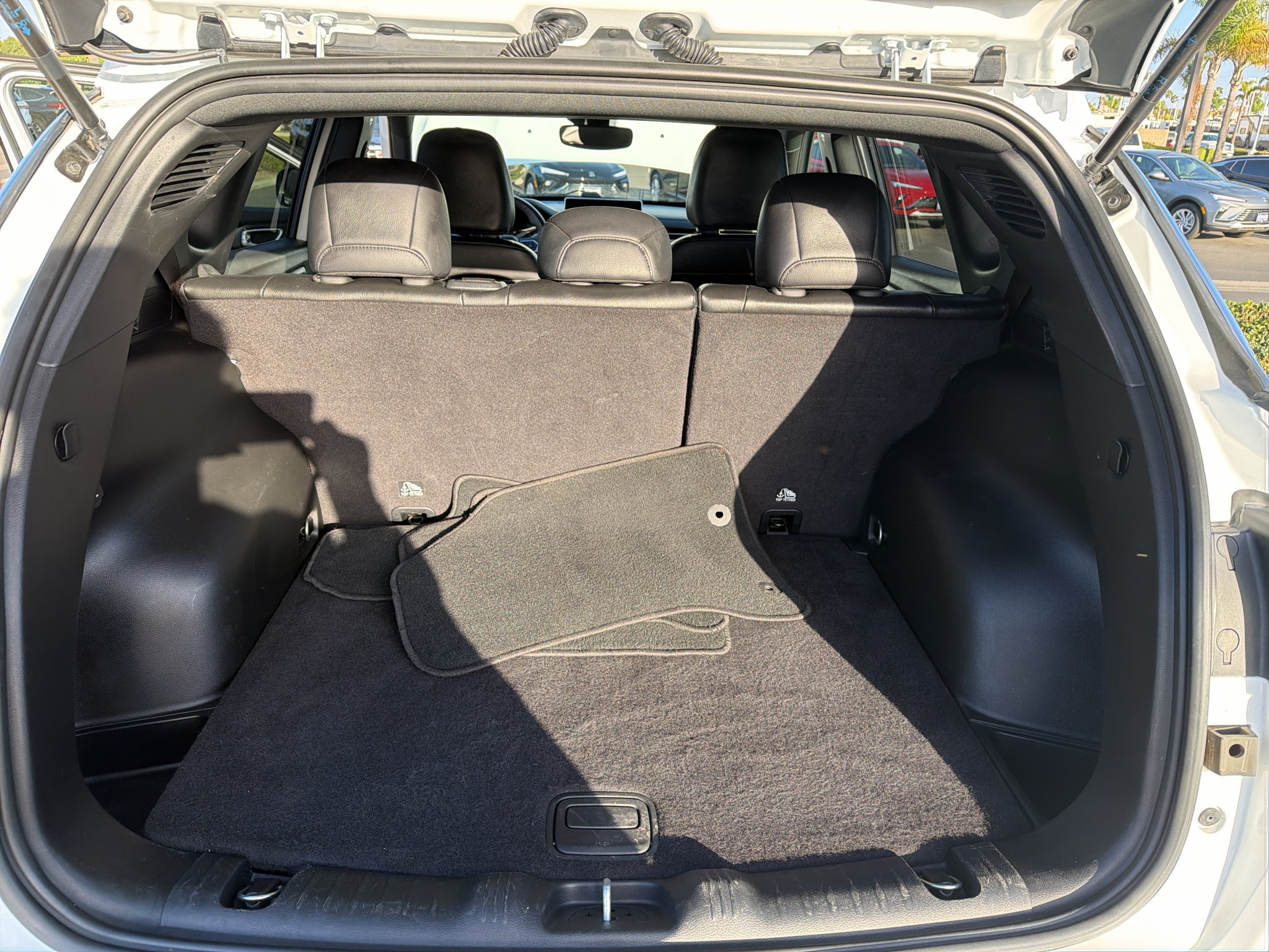 Used 2023 Jeep Compass Latitude AWD/4WD image 18