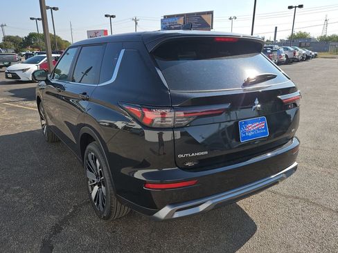 New 2025 Mitsubishi Outlander SE image 9
