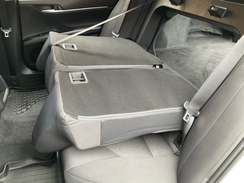 Used 2018 Toyota Camry LE FWD image 37