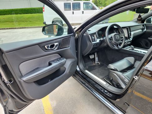 Used 2022 Volvo S60 B5 R-Design w/ Advanced Package image 10