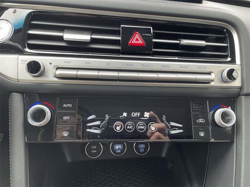 Certified 2025 Genesis G70 2.5T image 29