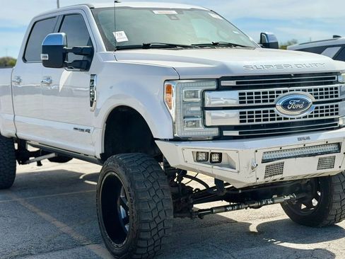 Used 2017 Ford F250 Platinum AWD/4WD image 3