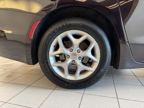 Used 2019 Chrysler Pacifica Touring Plus w/ Tire & Wheel Group image 60