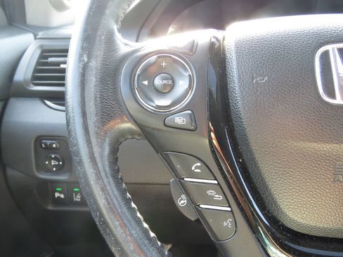 Used 2018 Honda Pilot Elite image 23