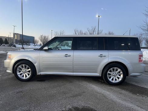 Used 2011 Ford Flex SEL w/ Rapid Spec Order Code image 2