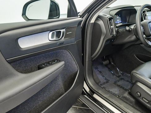 Certified 2025 Volvo XC40 B5 Ultra w/ Climate Package image 23