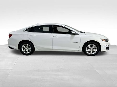 Used 2024 Chevrolet Malibu LT image 2