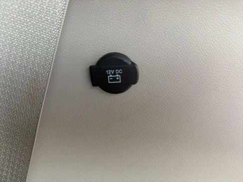 Used 2023 Chrysler Voyager LX FWD image 11