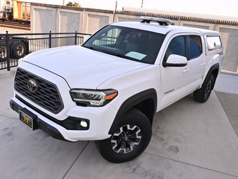 Used 2021 Toyota Tacoma TRD Off-Road w/ Technology Package image 28
