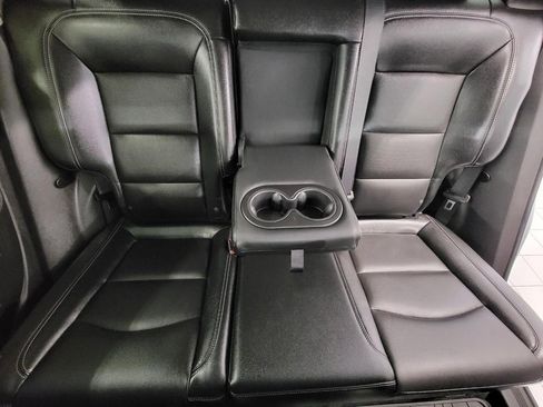 Used 2024 GMC Terrain SLT image 23