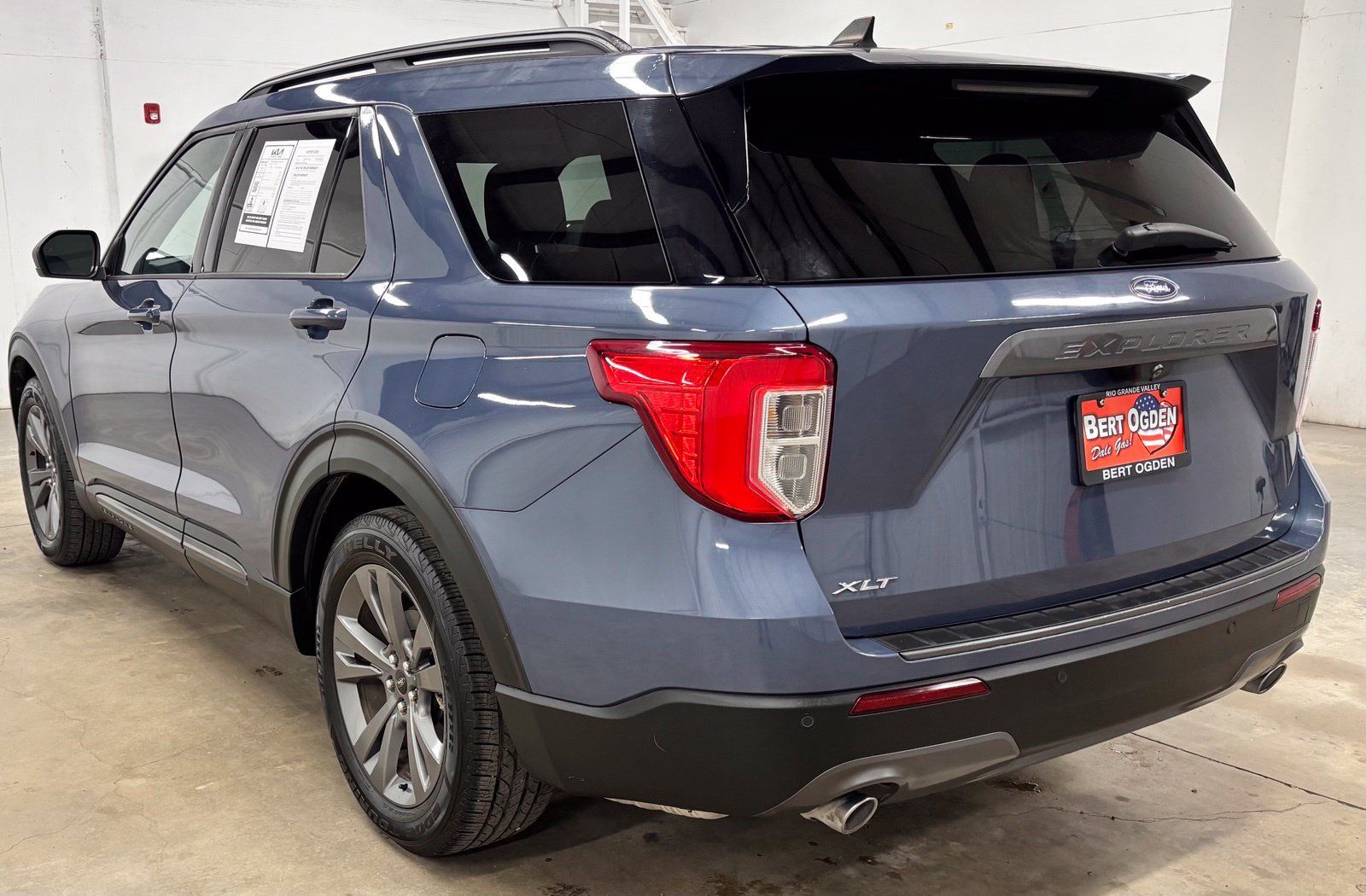 Used 2021 Ford Explorer XLT w/ Equipment Group 202A RWD image 4