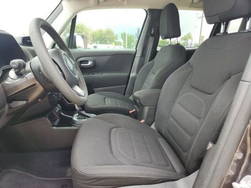 Used 2020 Jeep Renegade Latitude w/ Popular Equipment Group FWD image 20