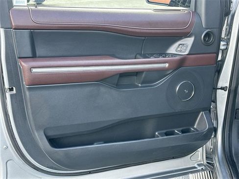 Used 2022 Ford Expedition Limited image 22