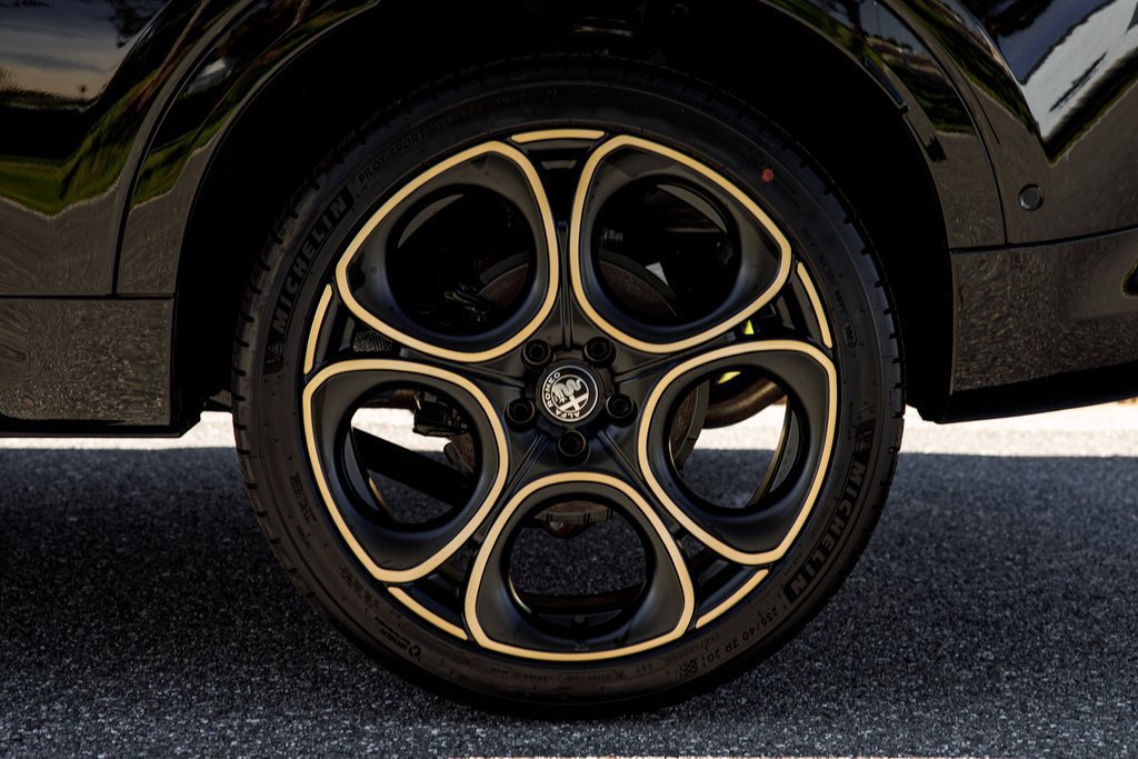 New 2025 Alfa Romeo Tonale AWD/4WD image 13
